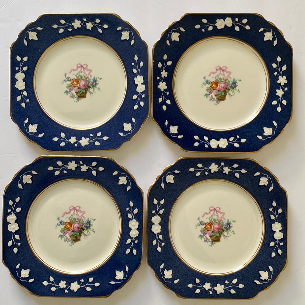 ⭐️Closet Clearout ⬇️$30 Wedgwood &Co Queen’s Ivory Blue and White Set of 4plates